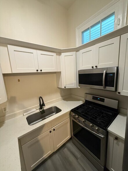 Building Photo - 1008 Josephine St