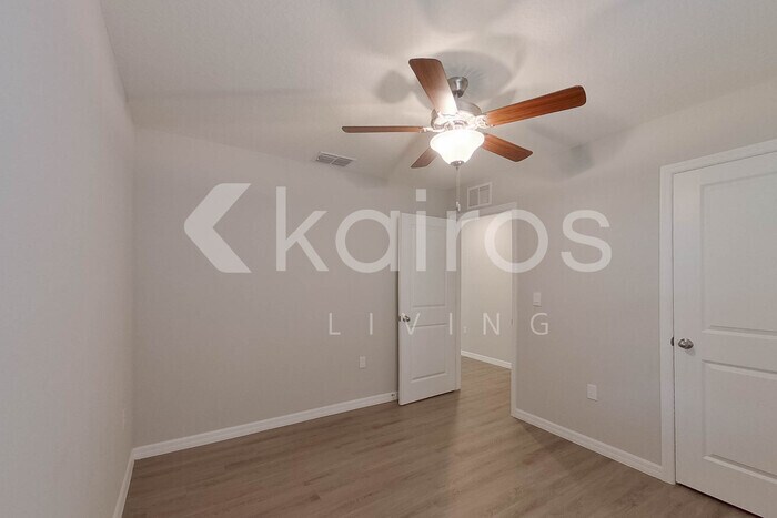 Building Photo - 8533 SW 43rd Ter