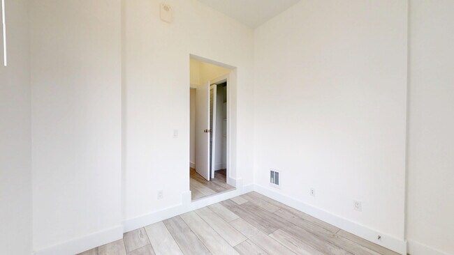 Building Photo - 759 6th Ave