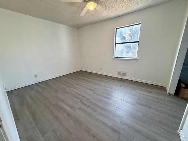 Building Photo - 1904 N Oklahoma Ave