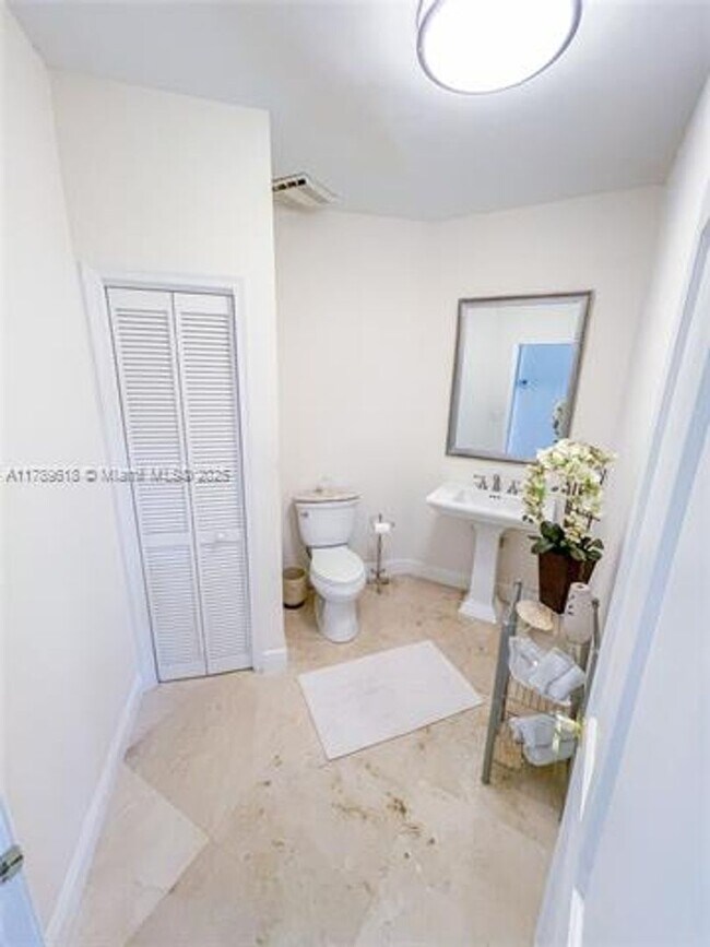 Building Photo - 194 Caoba Ct
