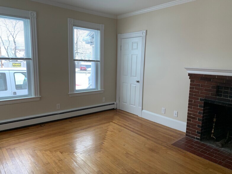 Building Photo - 8 Walnut St