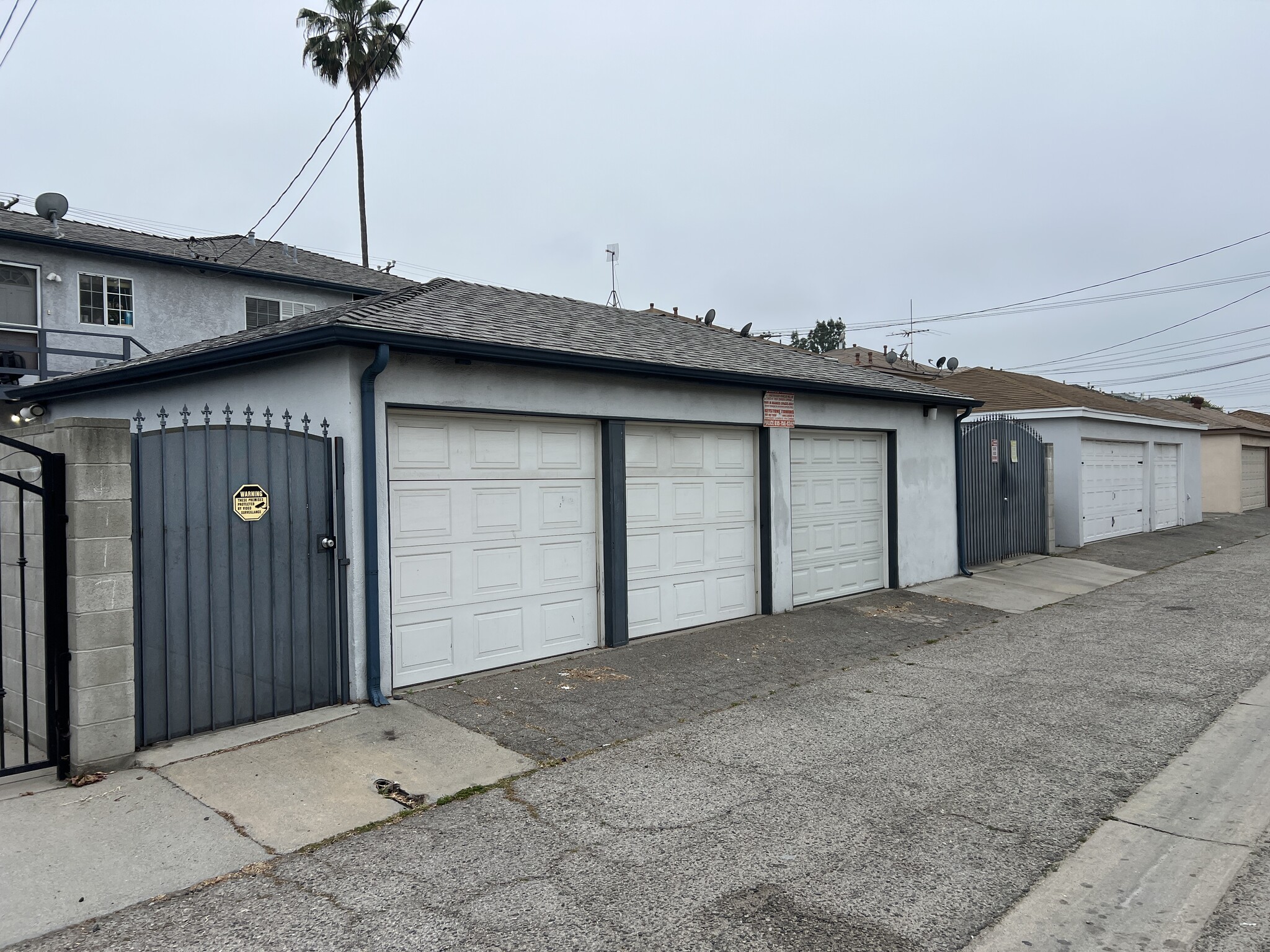 Building Photo - 12717 Oxnard St