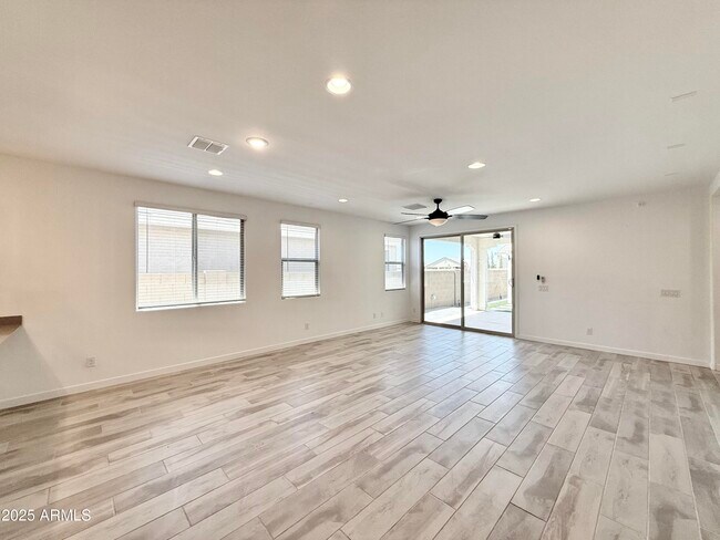 Building Photo - 3266 E Wild Dr