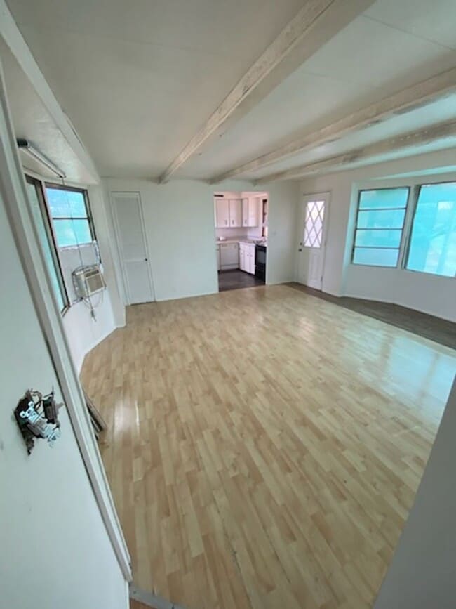 Building Photo - 2 Bed 1 Bath Mobile Home