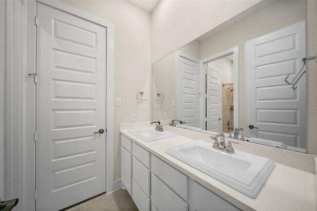 Building Photo - 5914 Emerald Ranch Ln