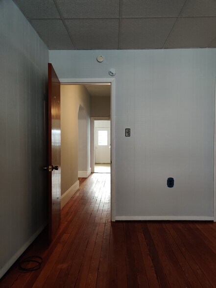 Building Photo - 915 W Elm St