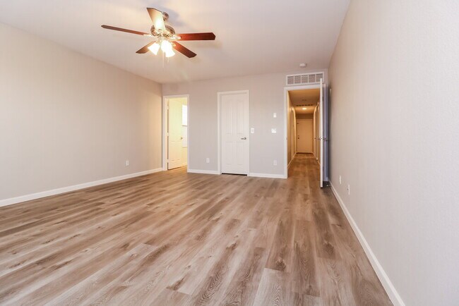 Building Photo - 9411 W Eaton Rd