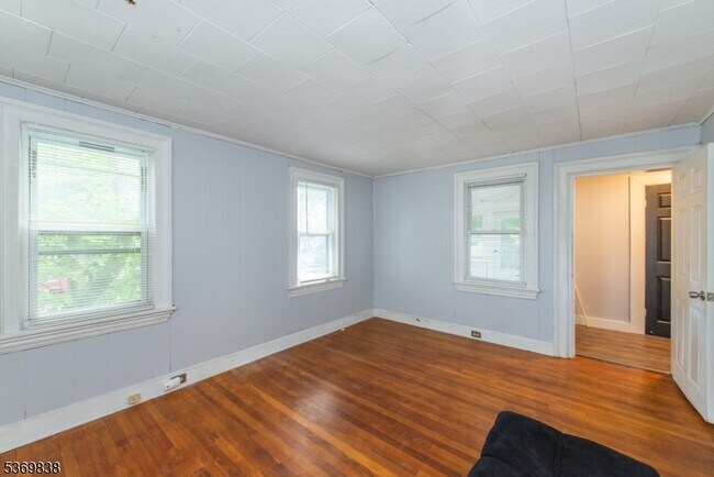 Building Photo - 151 Mt Kemble Ave