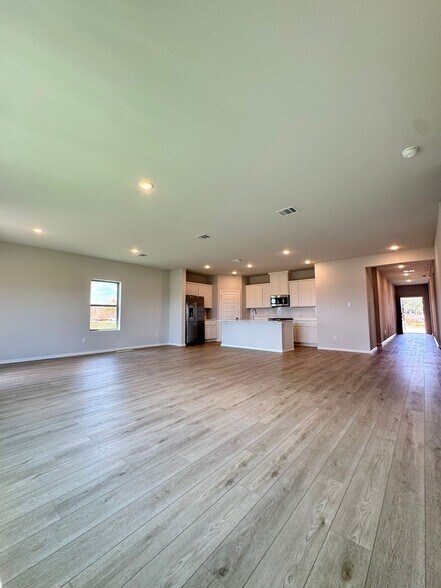 Building Photo - 3500 Kingdom Dr