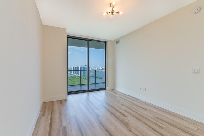 Building Photo - 16385 Biscayne Blvd