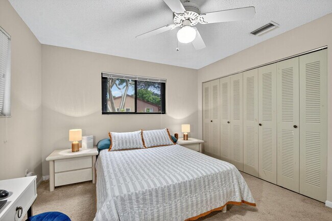 Building Photo - 15 Farnworth Dr