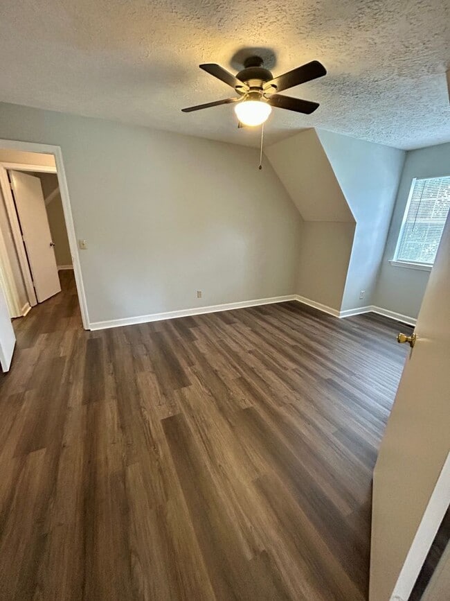 Building Photo - 166 Bordeaux Ln
