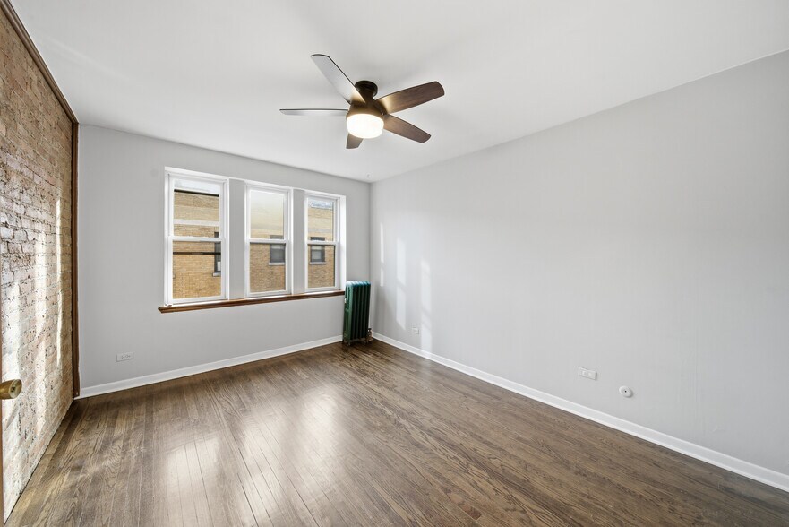 Building Photo - 724 W Buena Ave