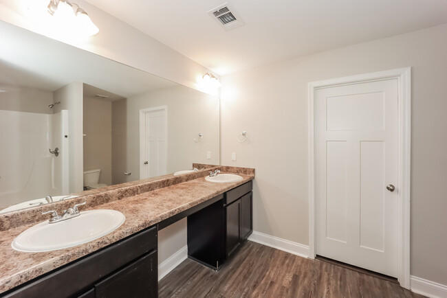 Building Photo - Charming 3 Bedroom Atlanta Home