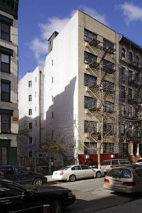 Building Photo - 624 E 11th Street