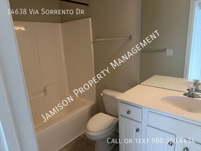 Building Photo - 14638 Via Sorrento Dr