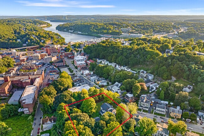 Building Photo - 161 Broadway
