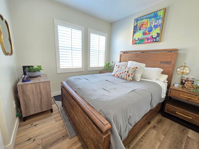 Building Photo - Beautiful Upgraded 2 Bedroom 2 Bathroom Townhouse in Gated Community – Santa Clarita