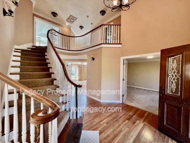Building Photo - 2552 Cotswold Hill Dr