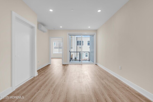 Building Photo - 521 Lake Ave