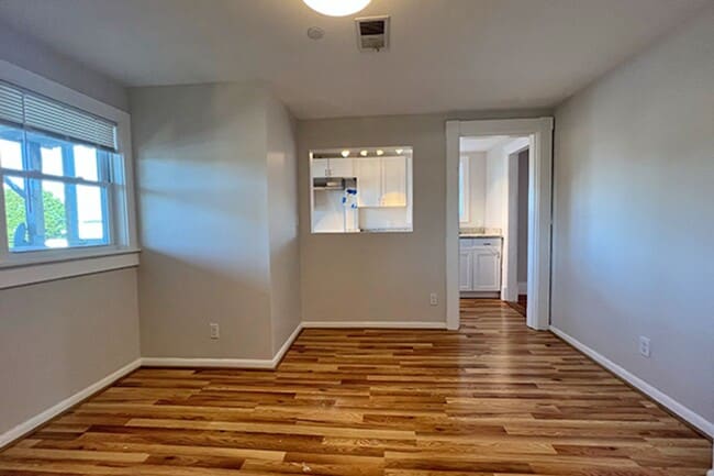 Building Photo - No Fee! Avl now! Renovated 3BR in downtown Beverly w/AC, laundry!