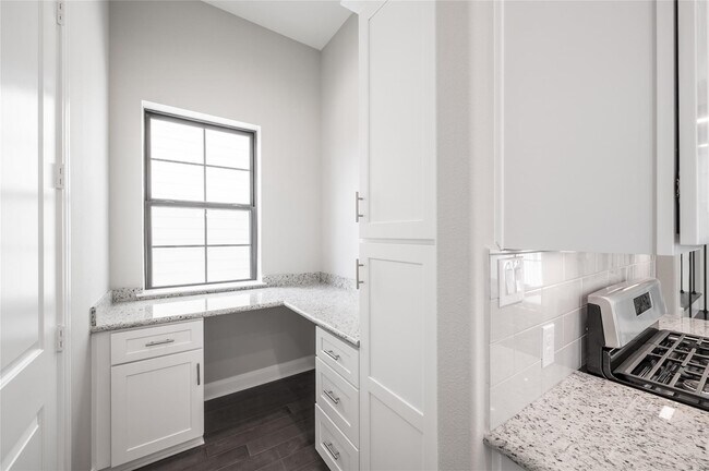 Building Photo - 3327 Beverly Frst Dr