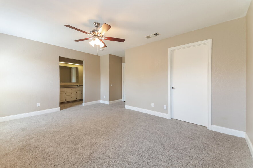 Building Photo - 5237 Prairie Creek Dr