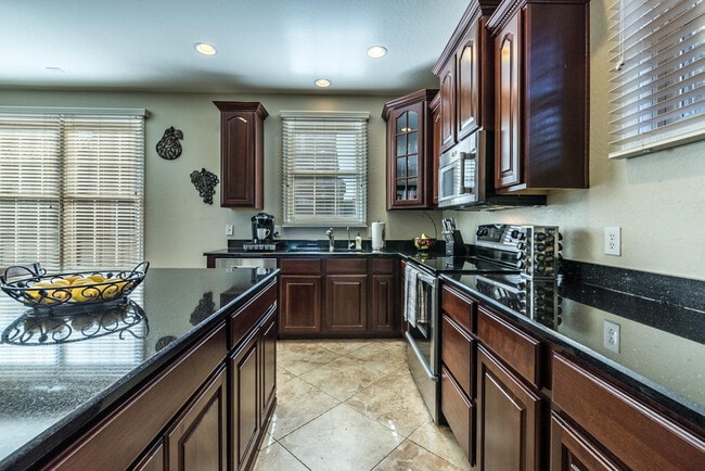 Building Photo - 1628 E Canyon Creek Dr