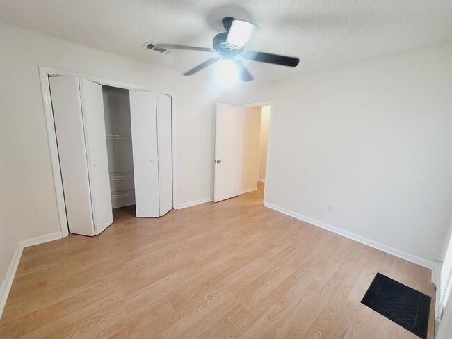 Building Photo - 3986 Breezee Ct