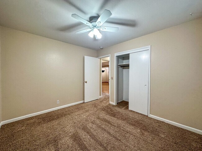 Building Photo - 1727 Coralee Dr