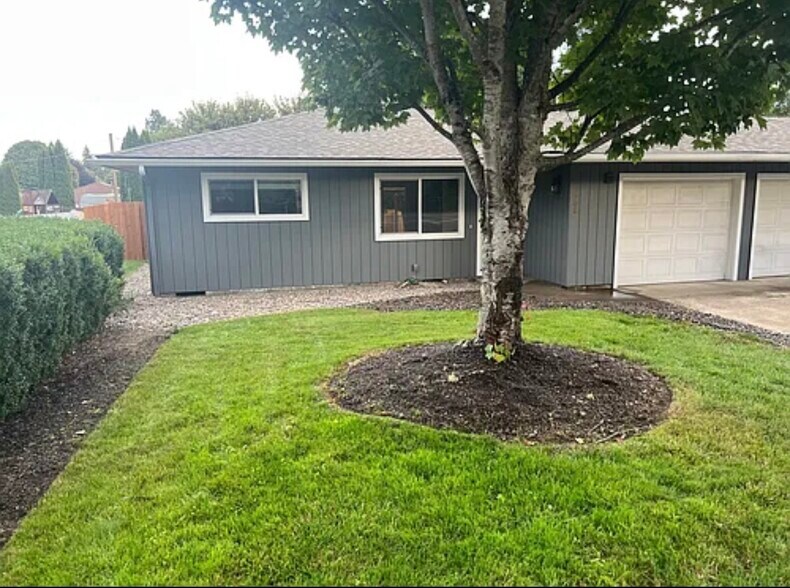 Building Photo - 1703 Springhill Dr NE
