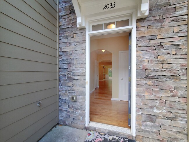 Building Photo - 3/2.5 Townhome in Ellison Lake in Kennesaw...