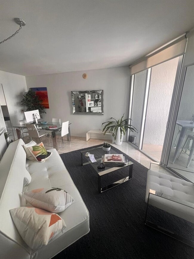 Building Photo - 475 Brickell Ave