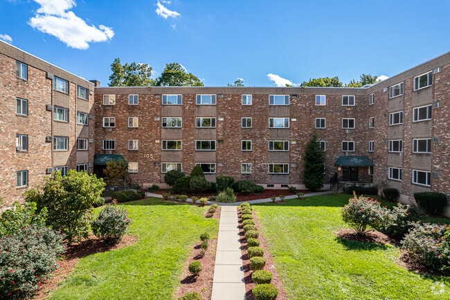 105 Sherbrooke Ave - Concord Hills Apartments
