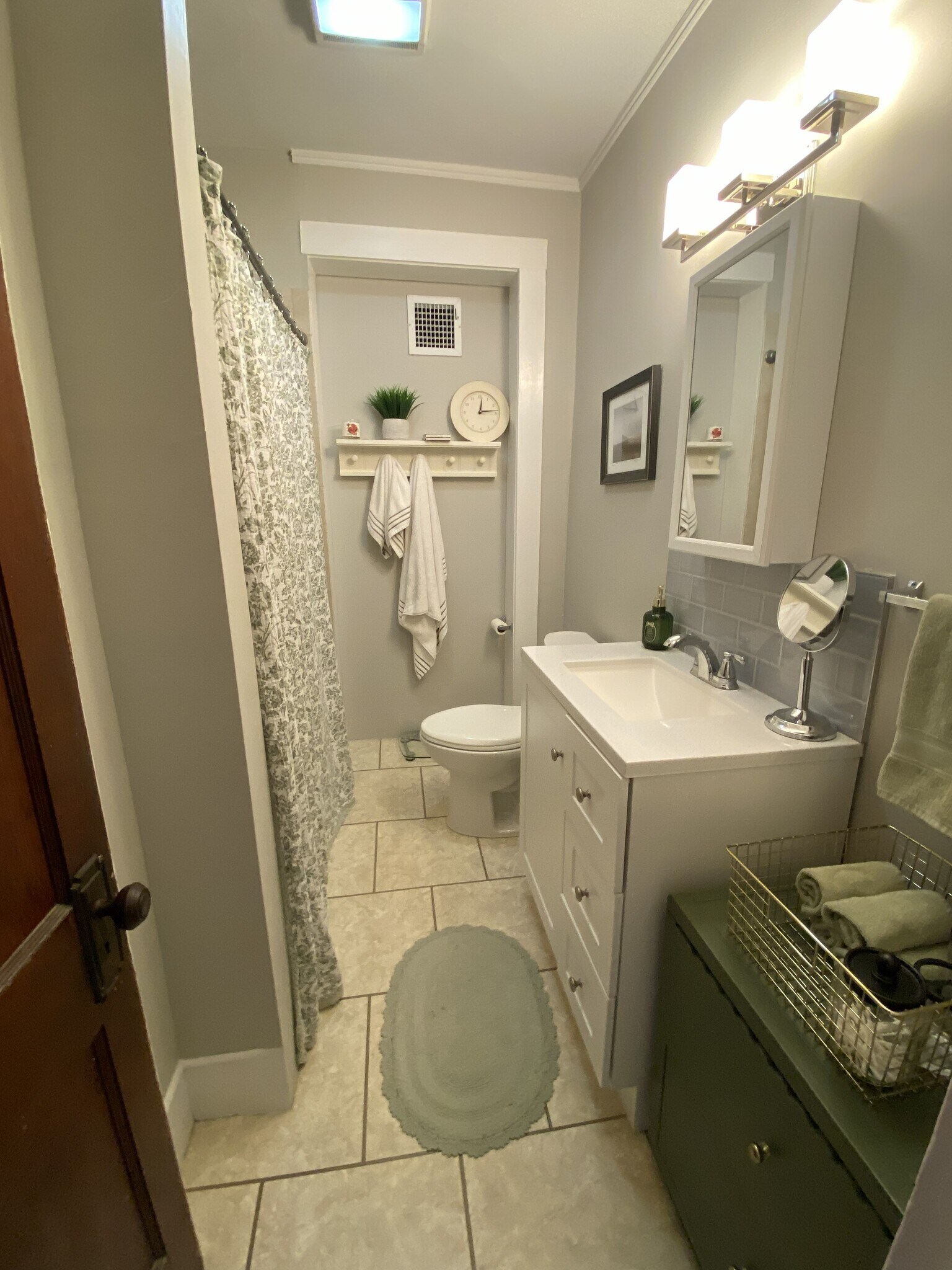 Building Photo - 281 N Main St