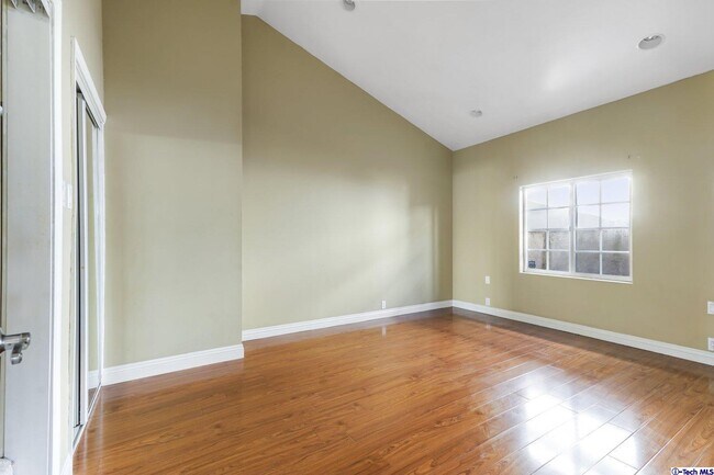Building Photo - 10521 Leolang Ave