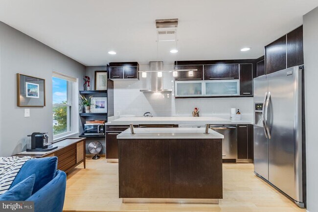 Building Photo - 1220 Holbrook Terrace NE