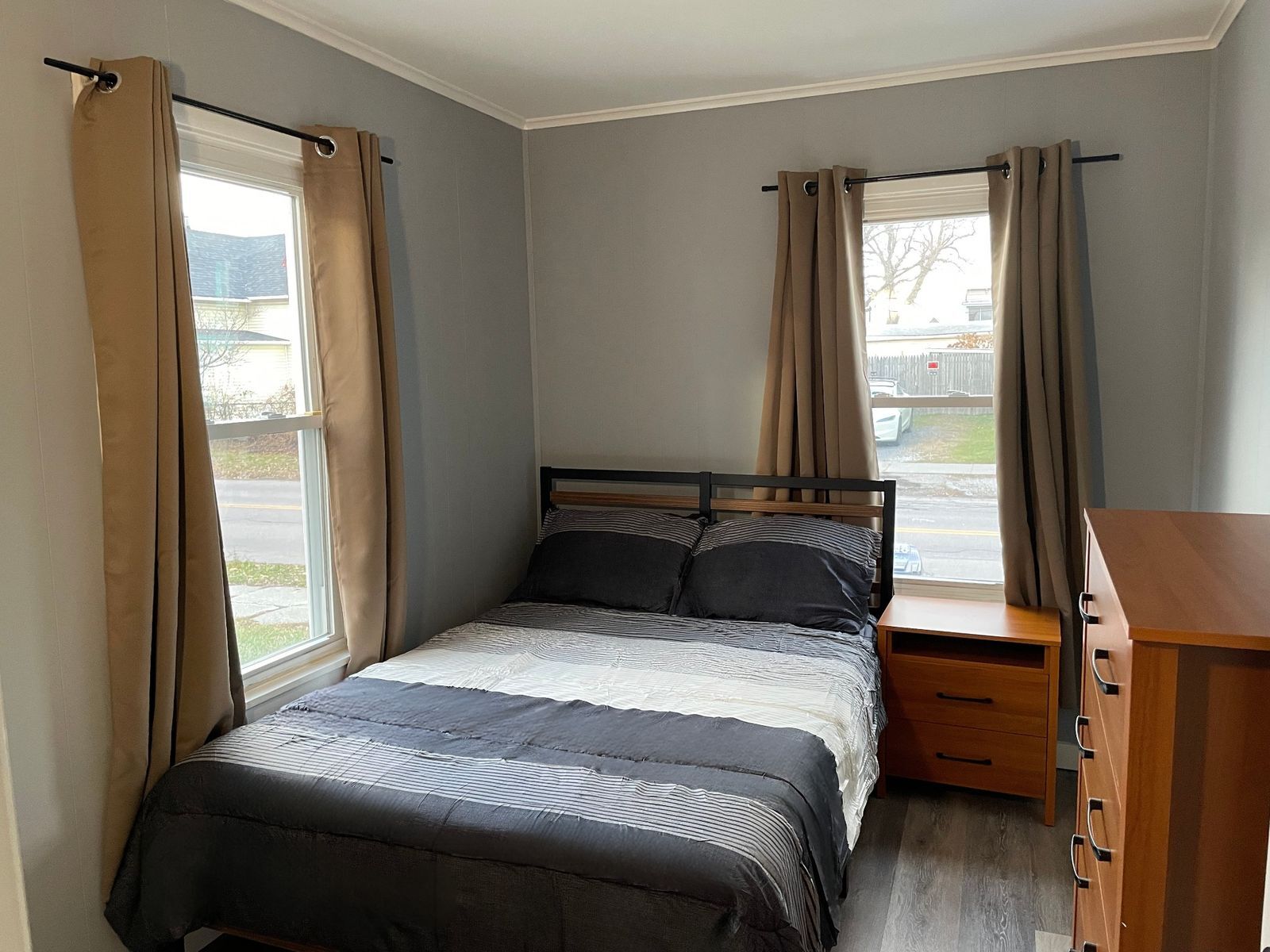 Building Photo - 83 Oak St