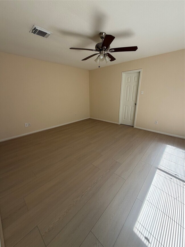 Building Photo - 930 Mesa Terrace Dr