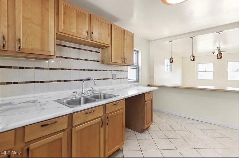Building Photo - 3836 W 117th St