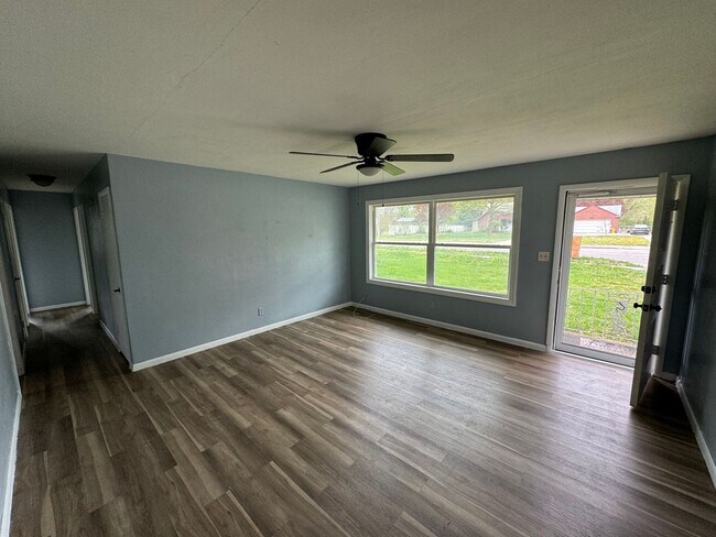 Building Photo - *PENDING* Charming 3-Bedroom, 1-Bathroom Home with Attached Garage – Accepting Section 8