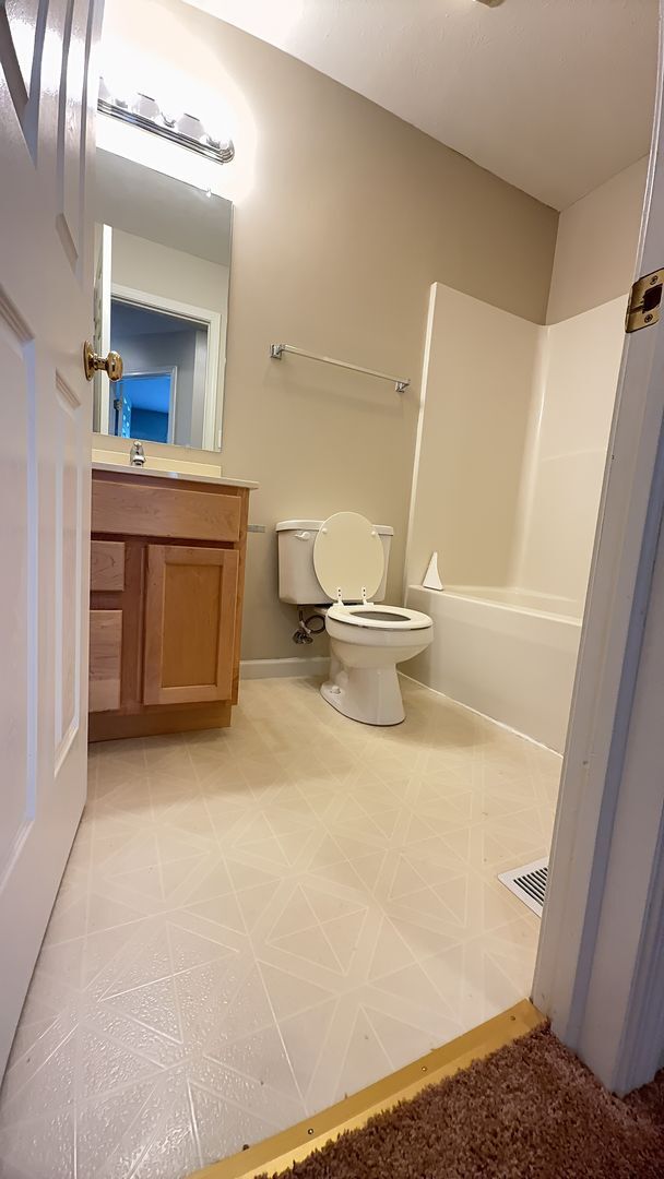 Building Photo - 3 BDRM TOWNHOUSE AVAILABLE JULY OR AUGUST ...
