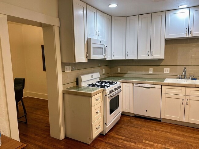 Building Photo - Charming 4BR/2BA Vintage Home in Historic ...