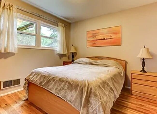 Building Photo - Arbor Lodge Bungalow with Hardwoods, Attac...