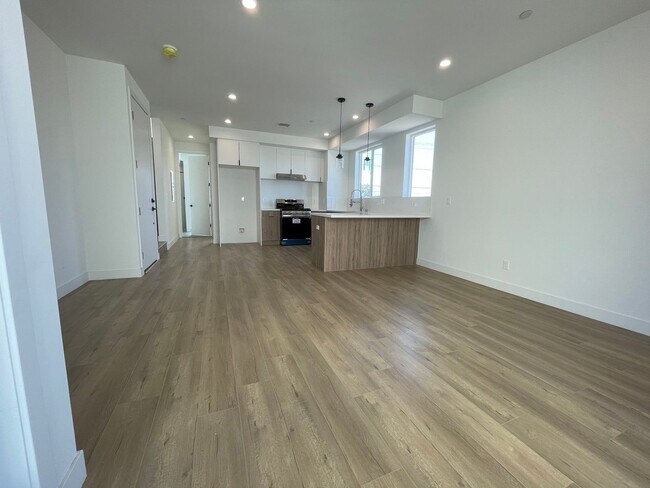 Building Photo - JUST COMPLETED MODERN TOWNHOMES! Never Liv...