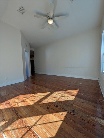 Building Photo - 11 Aviles St