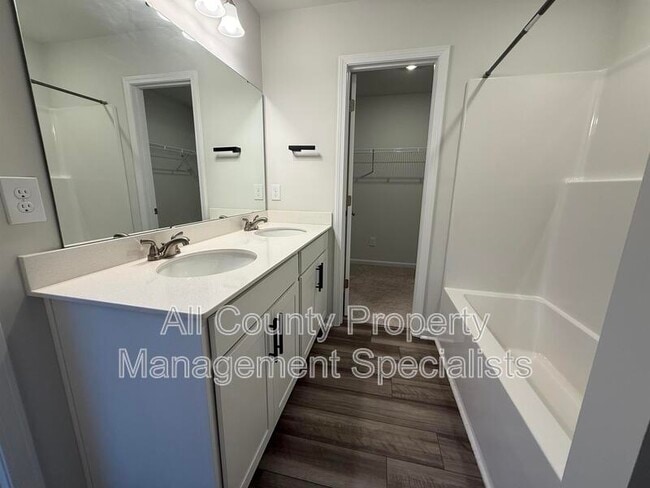 Building Photo - 451 Dinkins Dr