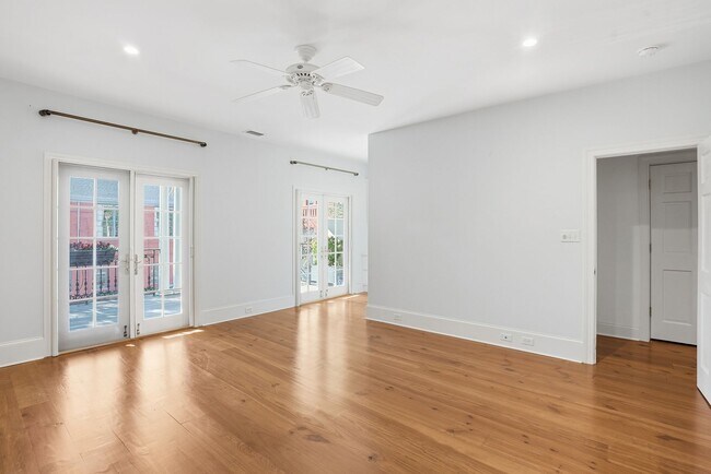 Building Photo - 3 BED | 4 BATH | TWO CAR GARAGE | HISTORIC DISTRICT TOWNHOME