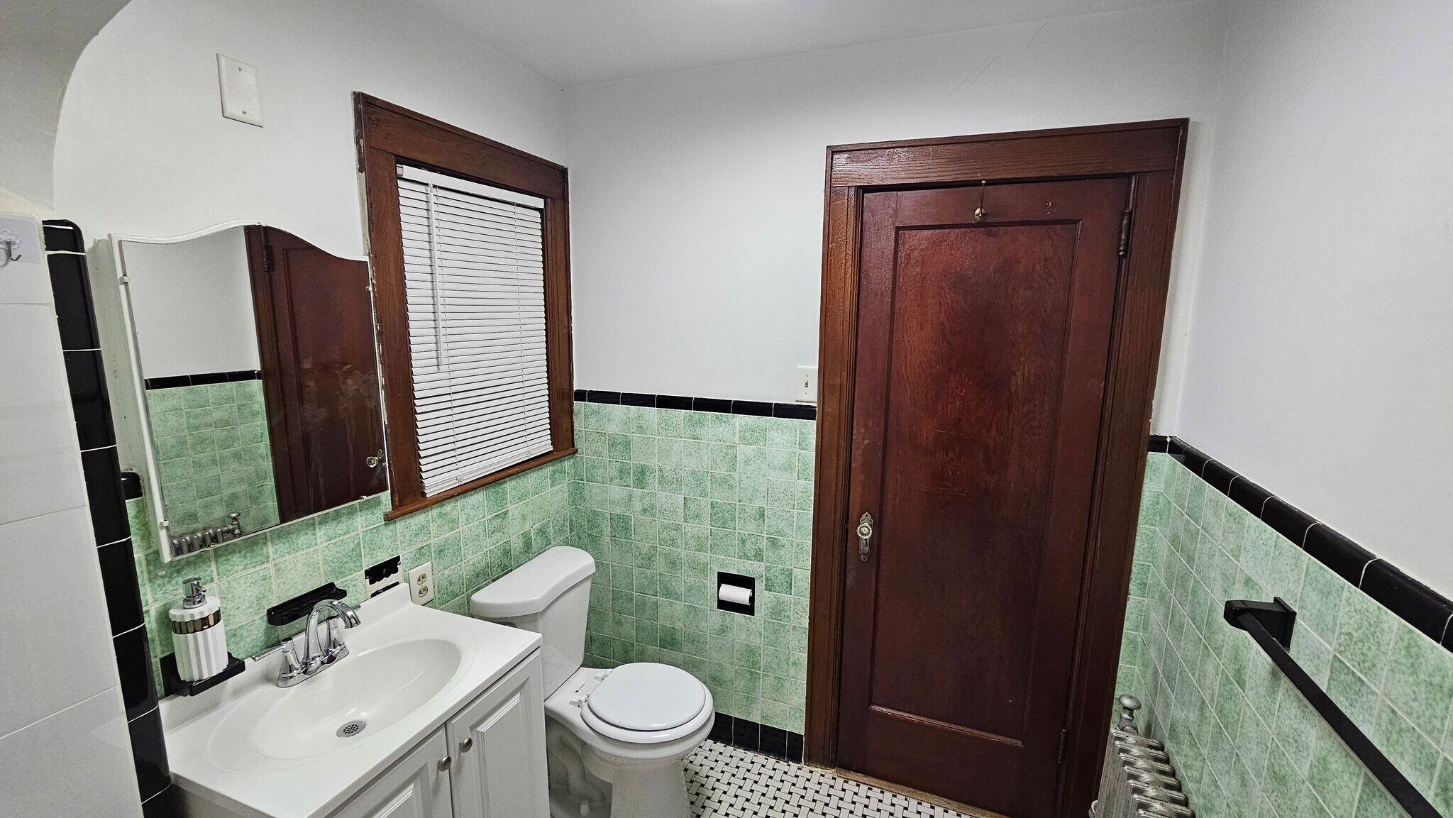 Building Photo - 415 Lincoln Ave